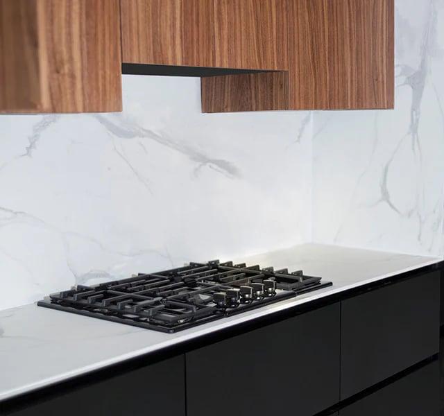 Sink set into the marble-look worktop