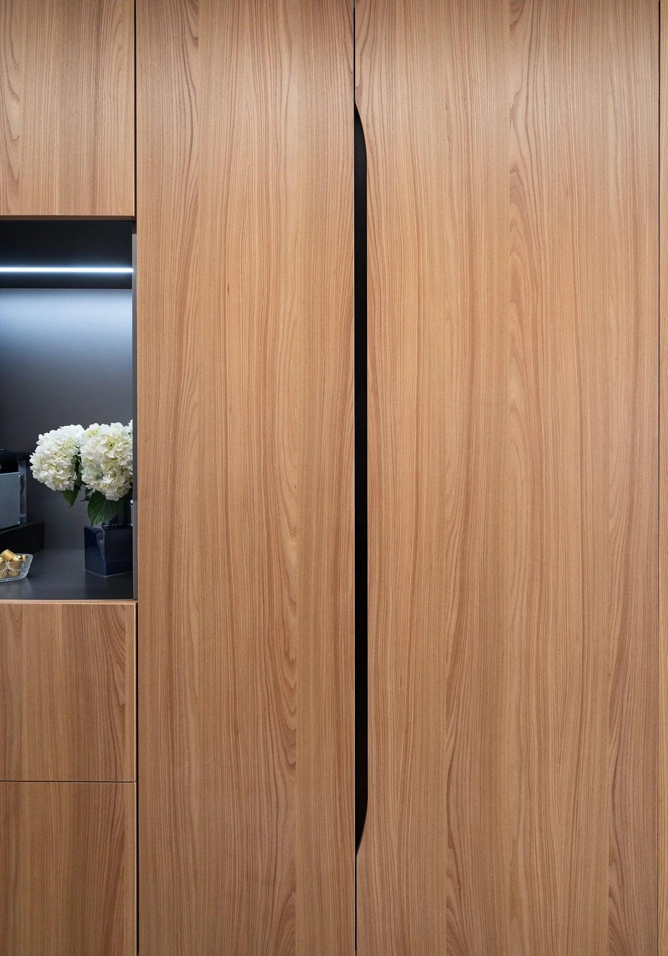 Marble worktop and black tap under the walnut units